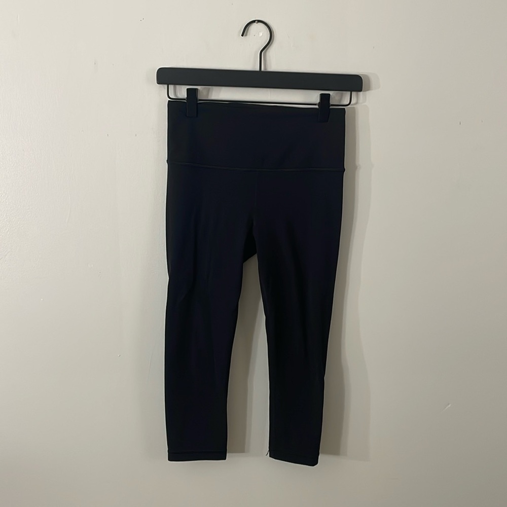 Athleta Black Cropped Leggings